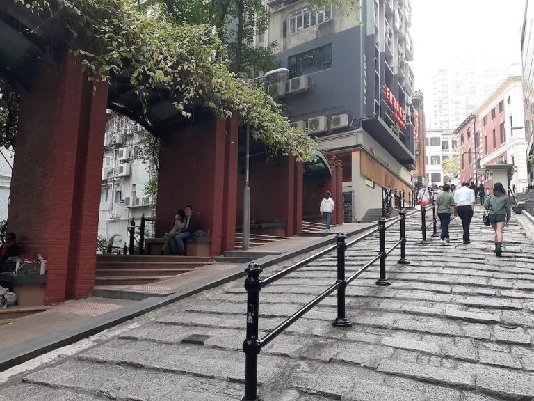 石板街 Pottinger Street